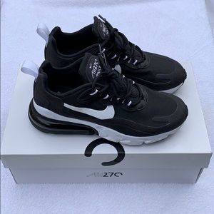 Women’s Nike 270 React Size 6